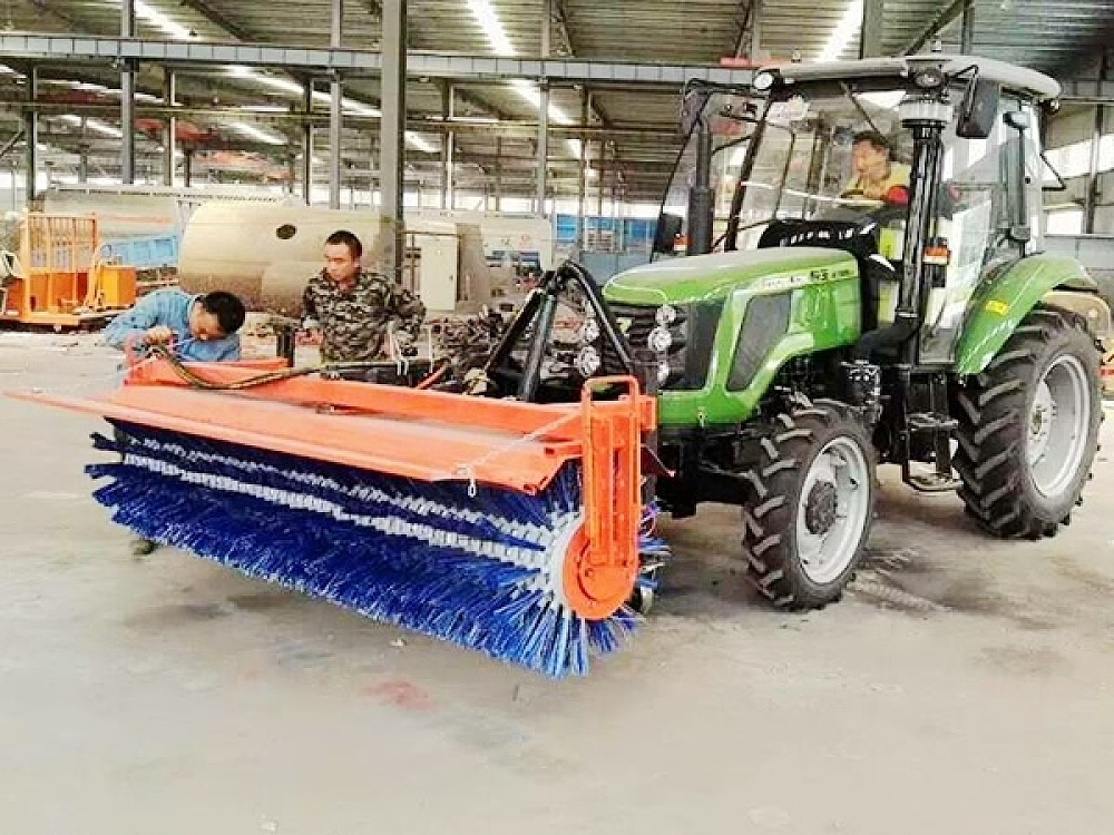 拖拉機(jī)加裝除雪滾掃機(jī)