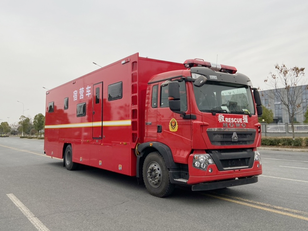 重汽豪沃宿營(yíng)車