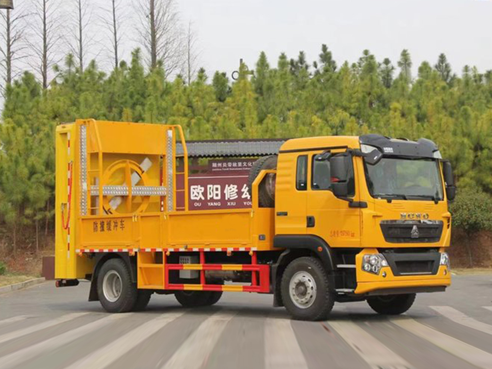 重汽豪沃防撞緩沖車(chē)